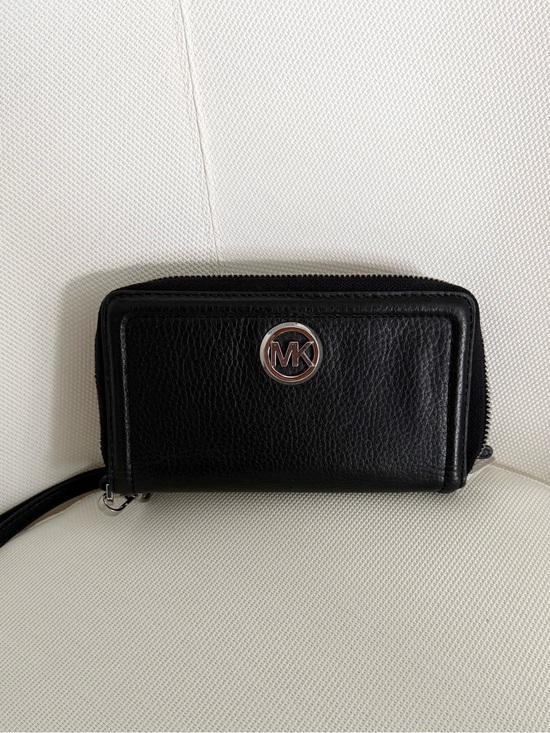 Michael Kors Handbags - Michael Kors Black Leather Wristlet Wallet